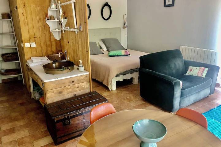 Ganze Wohnung, Großes modernes offenes Studio ruhig, Swimmingpool, Trampolin, Terrasse, Grün in Salon-de-Provence, Mittelmeerküste (Frankreich)