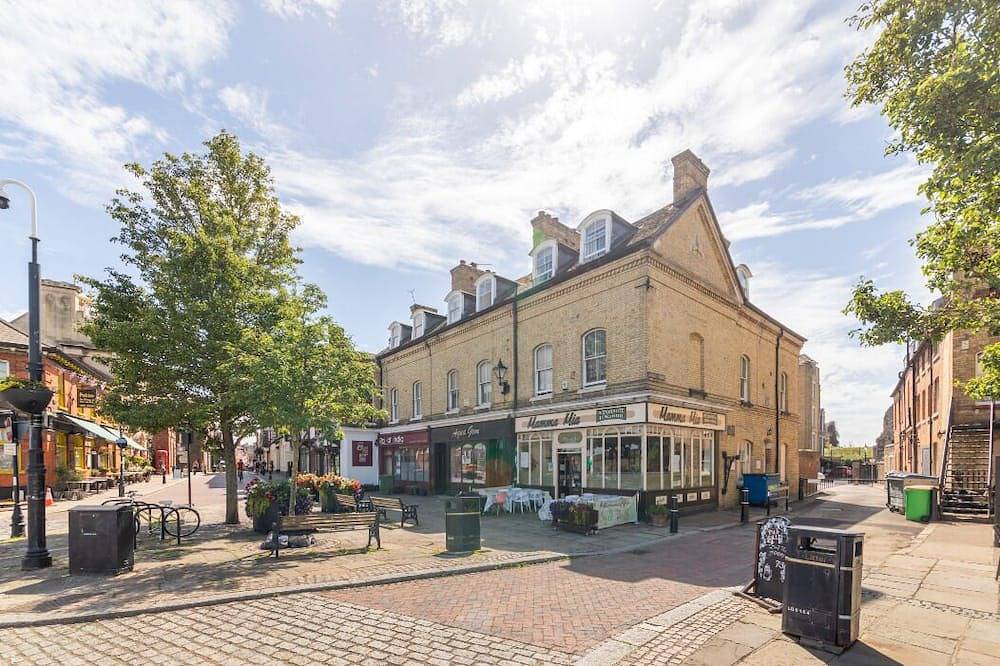 Ganze Wohnung, Castle Garden View - Two Steps from Central Rochester High Street in Rochester, Kent Downs