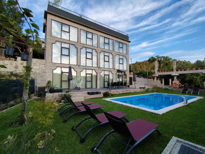 Location de vacances pour 6 personnes, avec vue ainsi que balcon et piscine à Terras de Bouro - 2