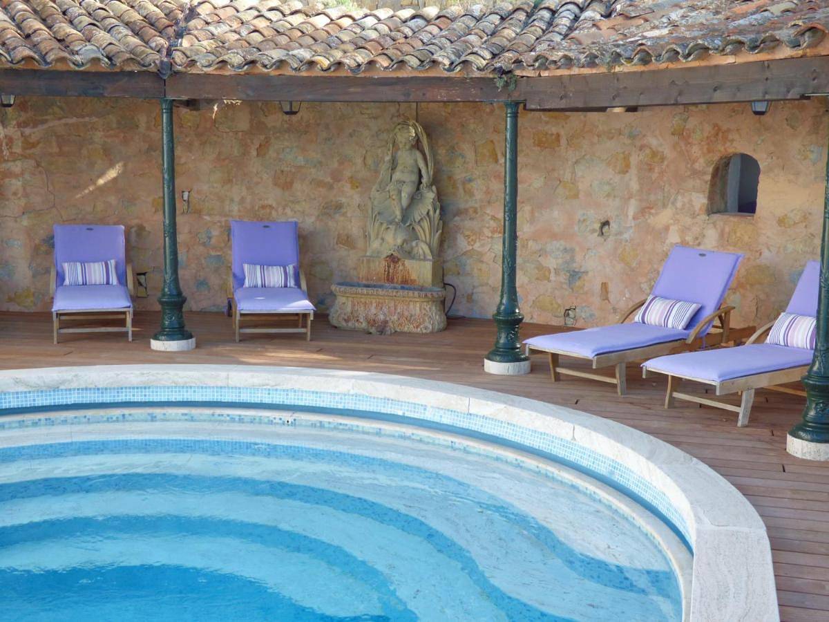 Apartment in Châteauneuf-Grasse, Côte méditerranéenne (France)