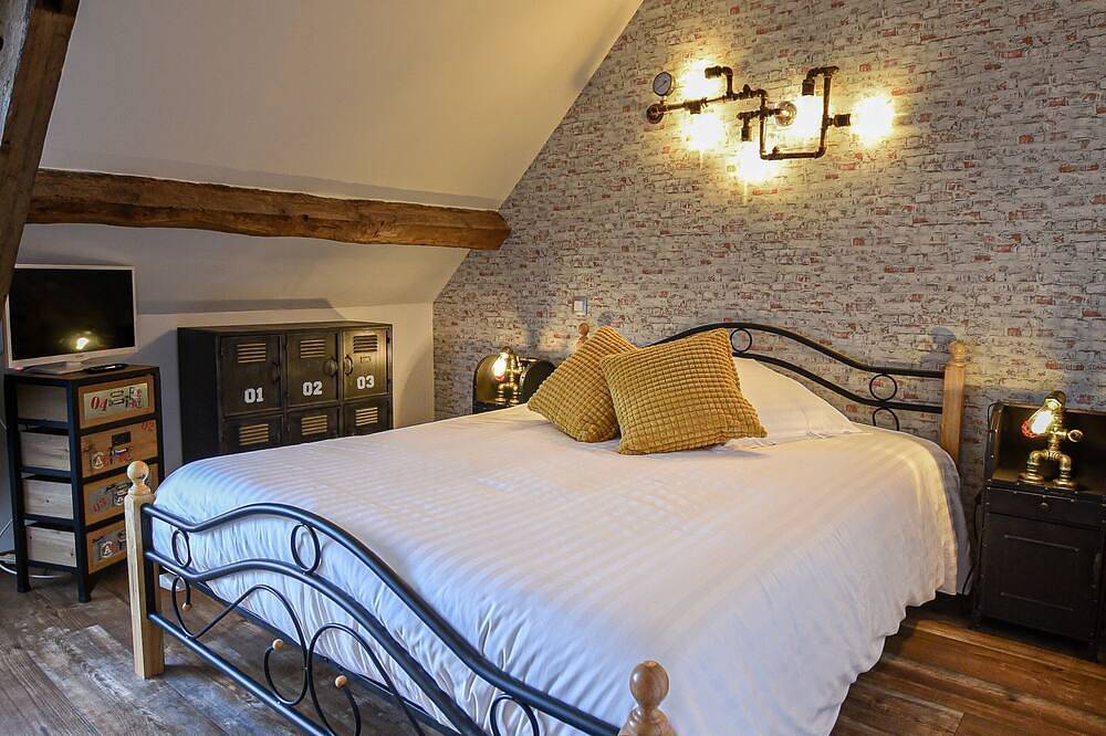 Chambres d'hôtes normandie la brocherie piscine intérieur chauffée spa sauna in Magny-le-Désert, Parc naturel régional Normandie-Maine