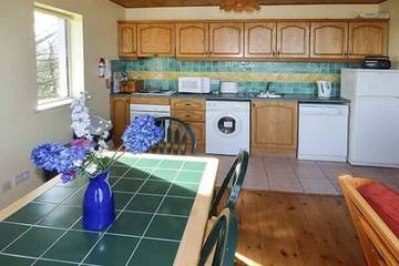 Log Cabin for 6 People in Mallaranny, County Mayo, Photo 2