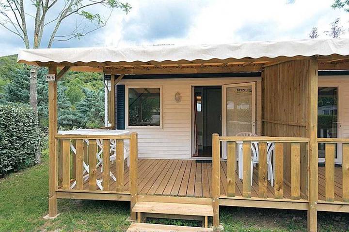 Camping para 2 personas, con sauna además de jacuzzi y piscina para niños en Región Céret