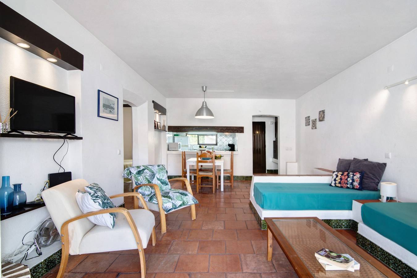 Apartamento inteiro, Apartamento 'Mar Azul 4' com Varanda e Wi-Fi in Praia da Oura, Albufeira