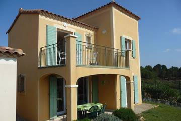 Cottage pour 8 personnes, avec jardin et piscine dans Golf de Saint-Thomas