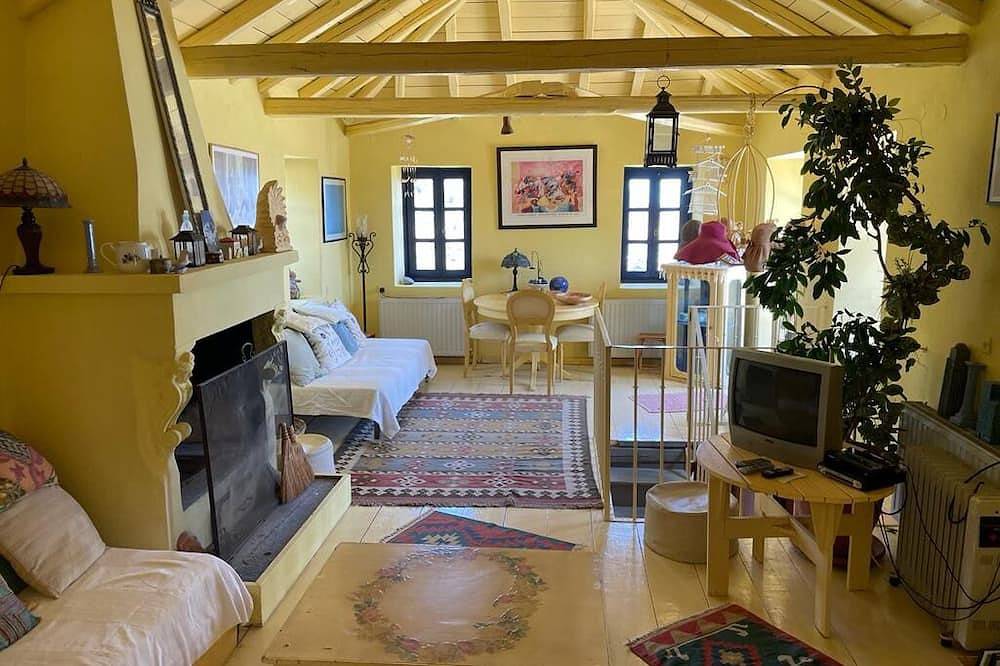 4 Schlafzimmer Steinvilla mit Pool und Meerblick auf dem Peloponnes, Griechenland in Pera Melana, Kynouria