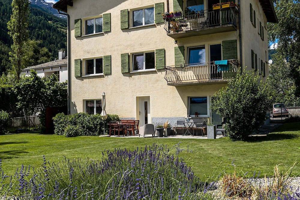 Ganze Wohnung, Beautiful, sunny ground floor apartment with 3 rooms and garden in Poschiavo, Livigno Alpen