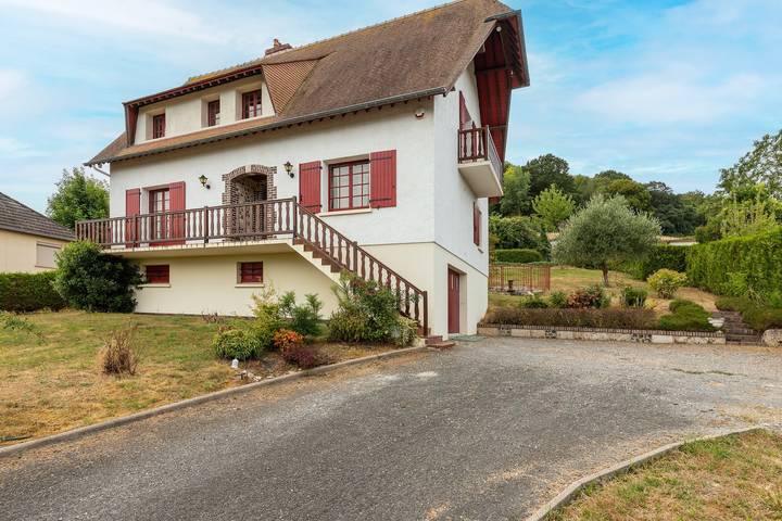 Maison de vacances pour 8 personnes, avec Balcon et Jacuzzi ainsi que Terrasse et Jardin