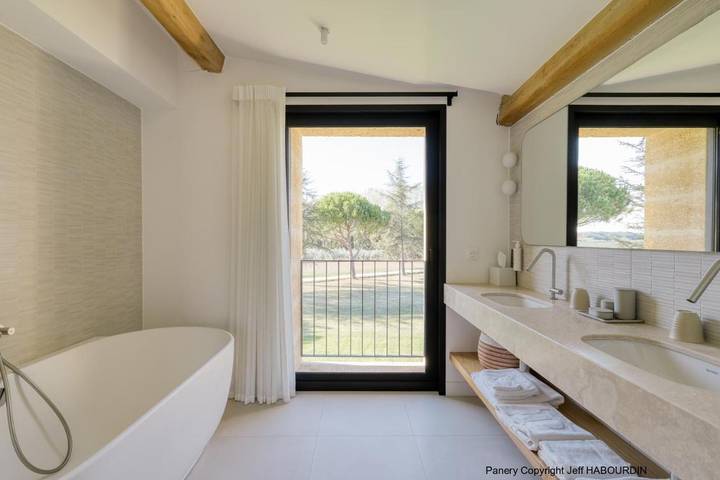 Hôtel pour 3 personnes, avec piscine ainsi que vue et jardin à Valliguières - 4