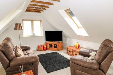 Log Cabin for 2 People in Sherwood Forest, Nottinghamshire, Photo 4