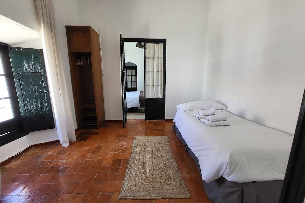 Hacienda de Olivar built in 1802, ideal to disconnect. in Montellano, Sevilla Province