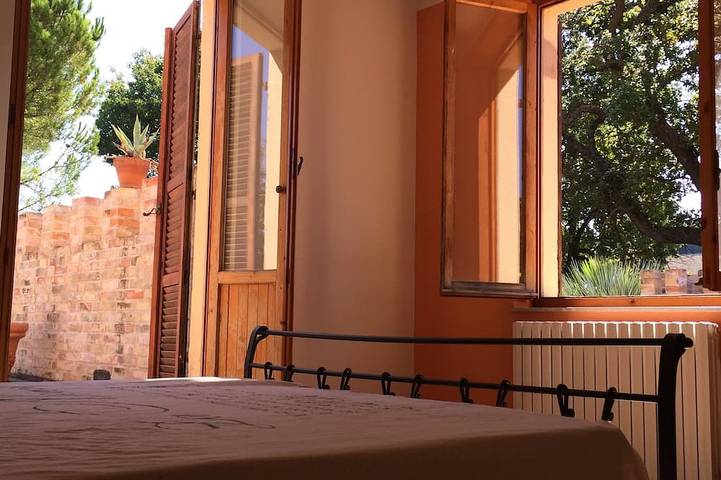Spaziosa villa indipendente rurale con piscina in Monte San Pietrangeli, Provincia di Fermo