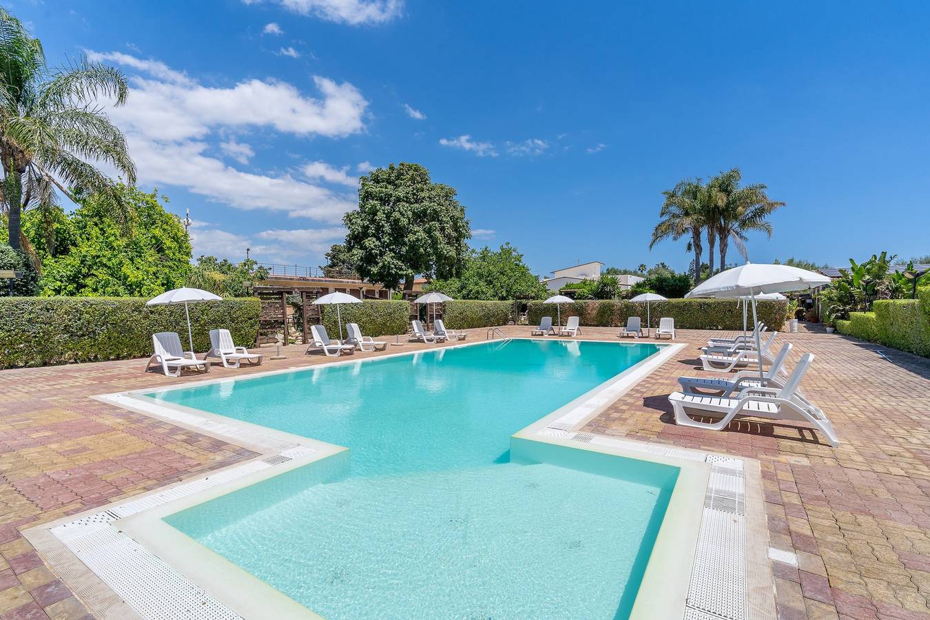 Appartamento intero, Appartamento 'Pathos Retreat Ulivo' con piscina condivisa, Wi-Fi e aria condizionata in Siracusa, Siracusa e dintorni