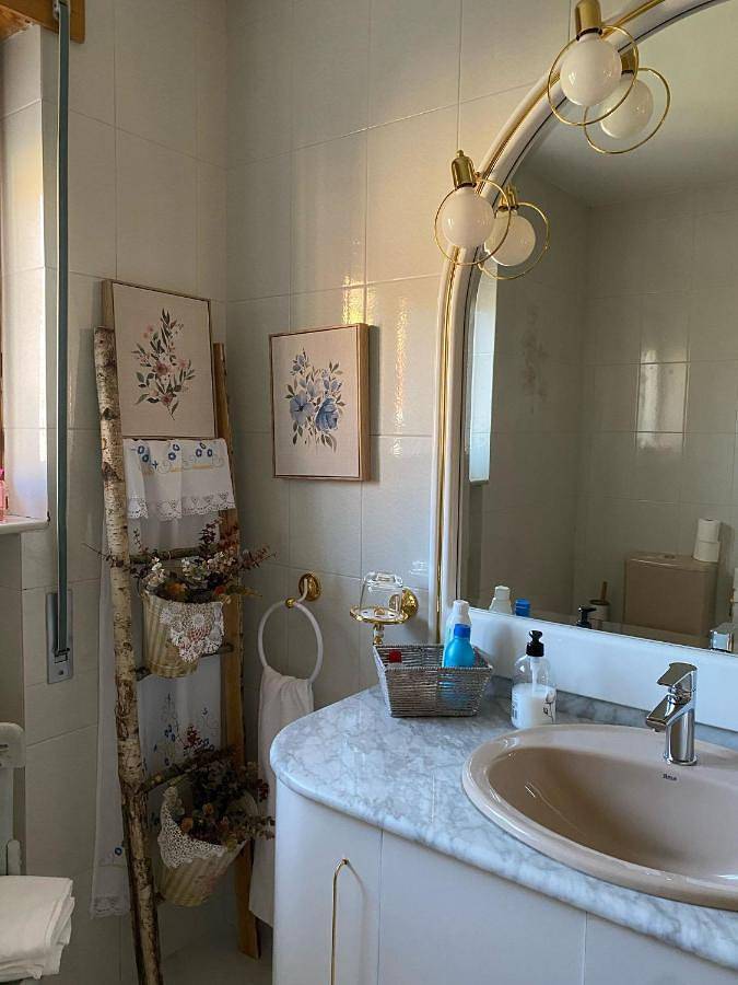 Casa de vacaciones para 8 personas, con vistas al lago además de vistas y jardín, Se admiten mascotas en Parque Regional de la Montaña de Riaño y Mampodre - 4