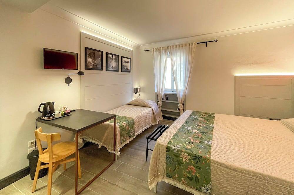 Beautiful Superior Room, elegant and refined in the heart of San Gimignano. in San Gimignano, Provincie Siena