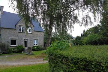Chambre d’hôte pour 8 personnes, avec piscine et jardin dans Mortain-Bocage
