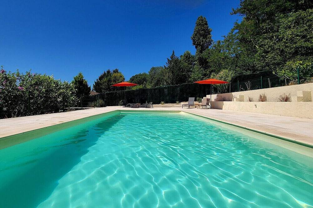 Charmant gîte avec piscine, climatisation, vue et Wifi haut débit in La Sauvetat-du-Dropt, Région de Marmande