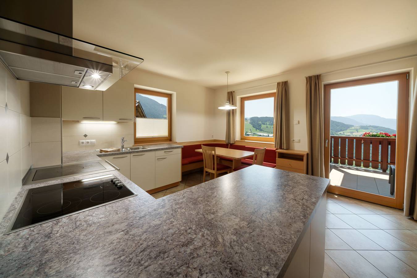 Ganze Wohnung, Ferienwohnung 'Schartnerhof Lavendel' mit Bergblick, privater Terrasse und Wi-Fi in Ums, Völs am Schlern