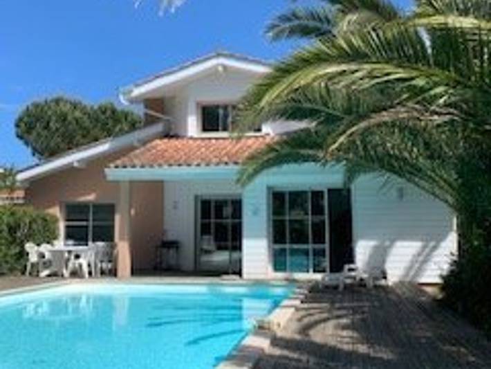 Villa pour 8 personnes, avec terrasse ainsi que jardin et piscine, animaux acceptés à Moliets-et-Maa