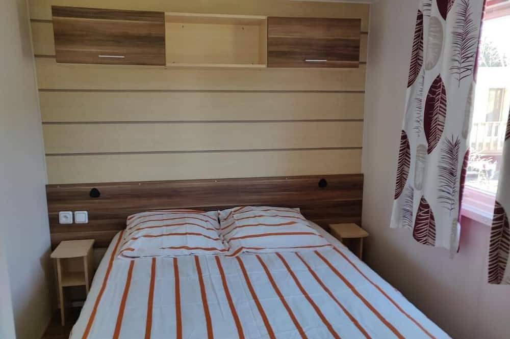 Grands Mobil homes 8 couchages clim en village vacances in Gastes, Côte d’Argent