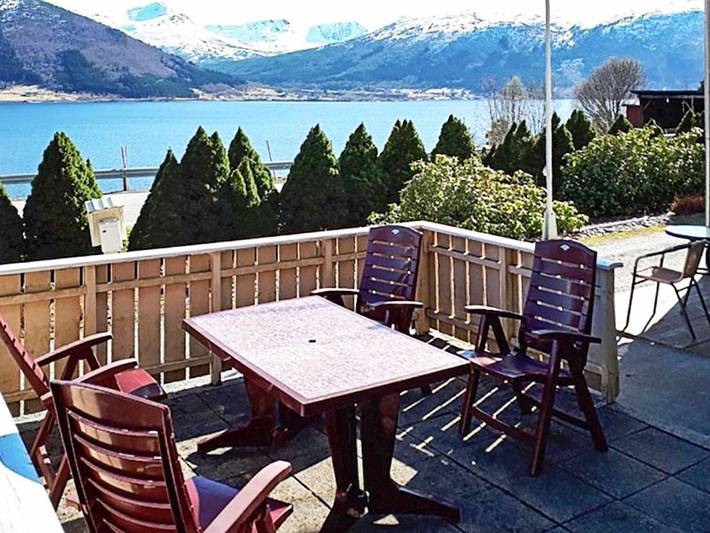 Ferienhaus für 8 Personen, mit Terrasse und Garten in Nesset