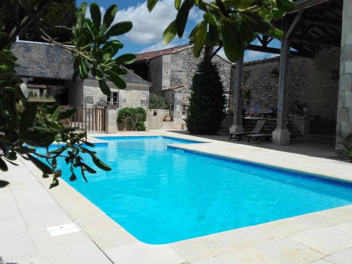 Gîte pour 5 personnes, avec jacuzzi et piscine ainsi que sauna et jardin à Gourvillette