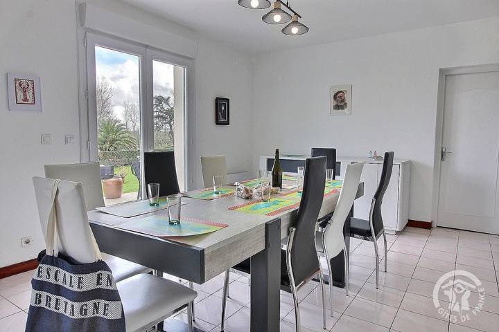 Gîte pour 8 personnes, avec Terrasse et Jardin à Ploumilliau - 4