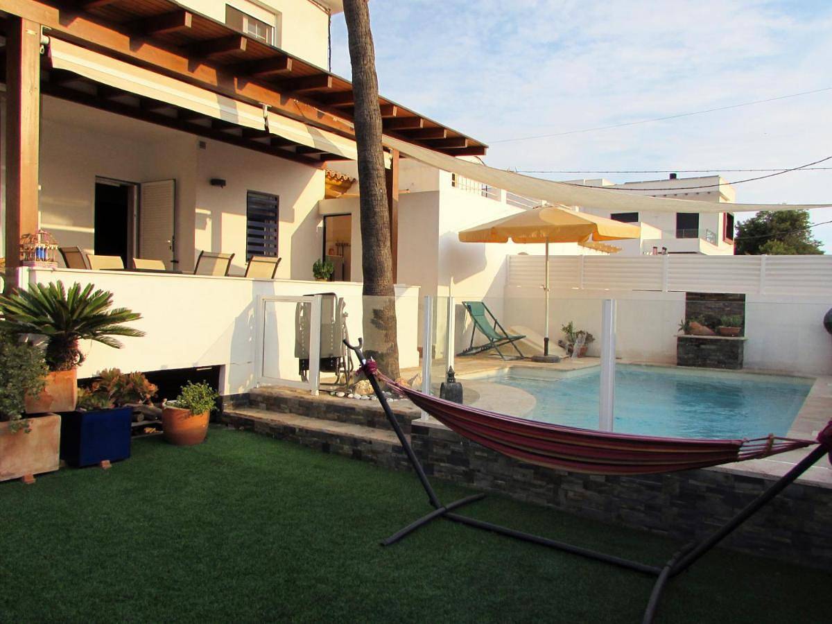 Villa Rompeolas Junto al Mar con Piscina Privada in Playas de Vera, Vera