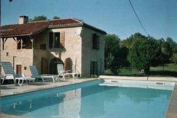 Gîte pour 11 personnes, avec jardin à Puy-l'Évêque