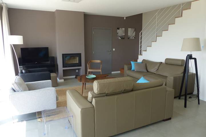 \"L'Arbousier\" with superb view of the Golden Islands, sleeps 12, heated pool. in Rayol-Canadel-sur-Mer, Mediterranean Coast (France)