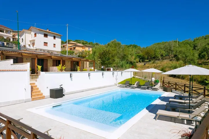 Appartement de vacances pour 3 personnes, avec balcon ainsi que vue et piscine - 1