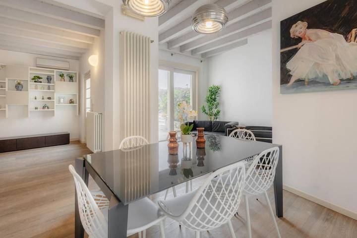 Casa vacanza per 5 persone, con Balcone e Terrazza nonché Giardino e Piscina a Ponti sul Mincio
