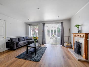 Glamping for 5 People in Chessington World of Adventures, Surrey, Photo 2