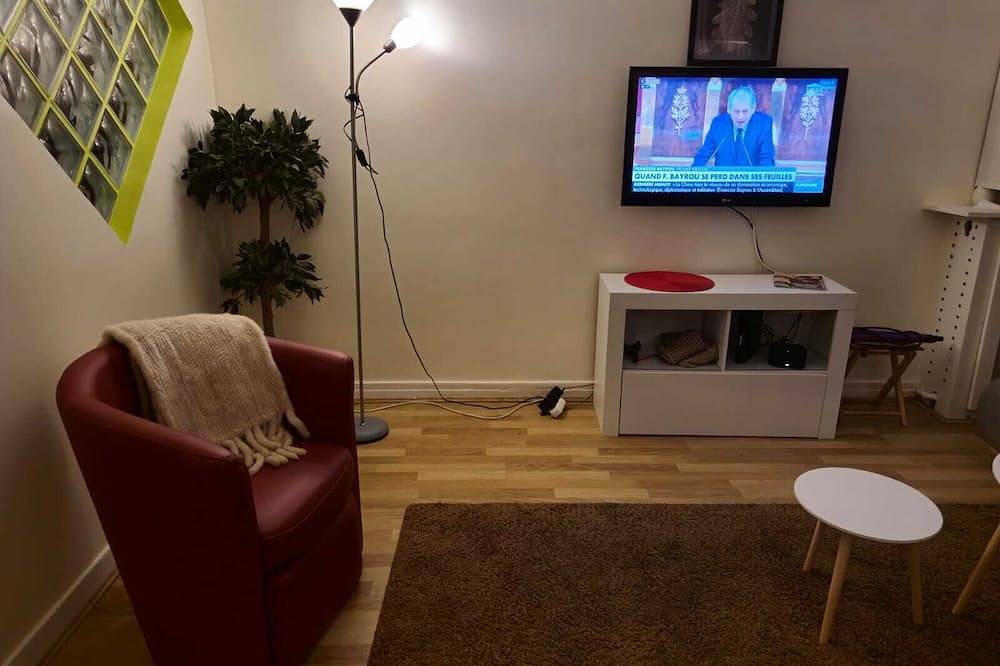 Entire apartment, Lovely, well-located apartment close to the metro and all amenities in Montrouge, Hauts-de-Seine