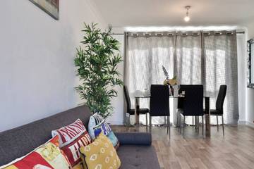 Apartment for 10 People in Stevenage, Hertfordshire, Photo 1