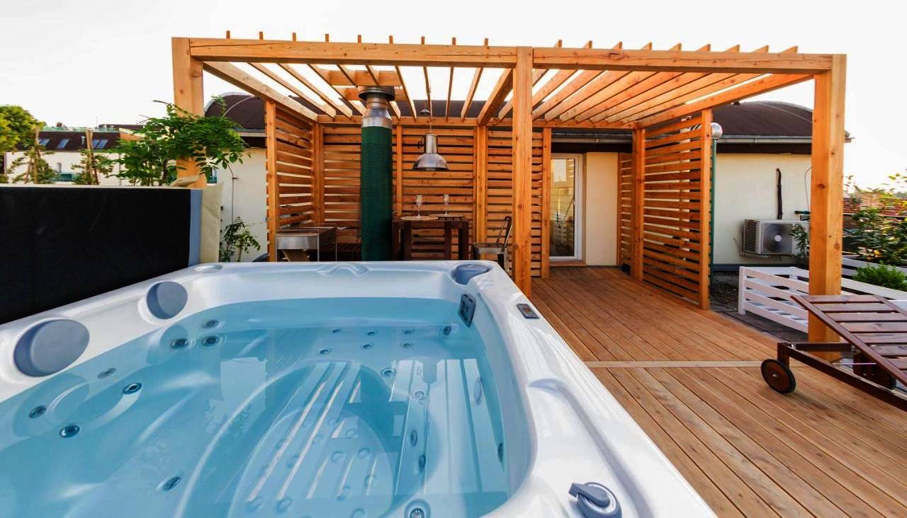 Geheel appartement, Romantic studio with jacuzzi in Praag, Midden-Bohemen