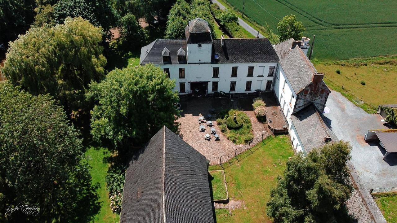 Le Domaine Du Château Blanc à 10 minutes de Pairi Daiza in Jurbeke, Henegouwen