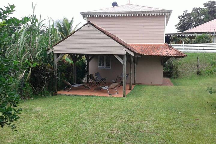 Location de vacances pour 4 personnes, avec terrasse à Gros Morne (homonymie)