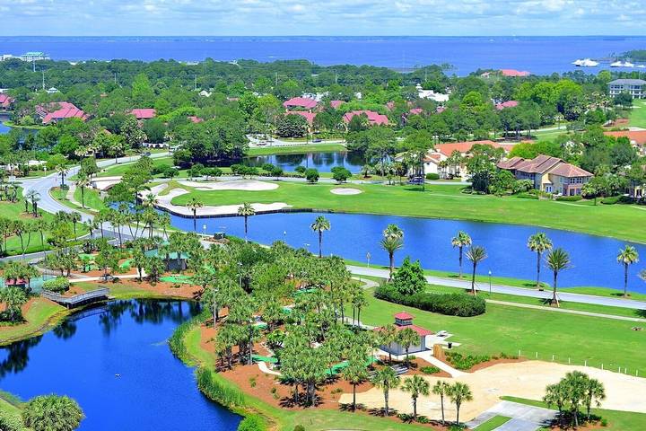 Beach rental for 8 people, with pool and hot tub as well as balcony in Sandestin
