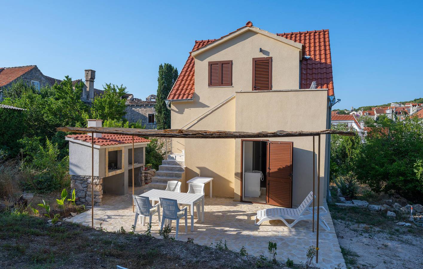 Ganze Ferienwohnung, Gemütliche 1-Zimmer-Wohnung mit Terrasse – 600 m vom Strand entfernt in Zlarin (Kroatische Adria), Dalmatinische Inseln