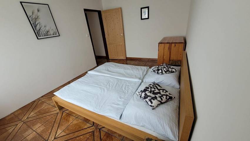 Villa für 10 Personen, mit Ausblick und Pool sowie Garten und Sauna, mit Haustier in Prag - 2