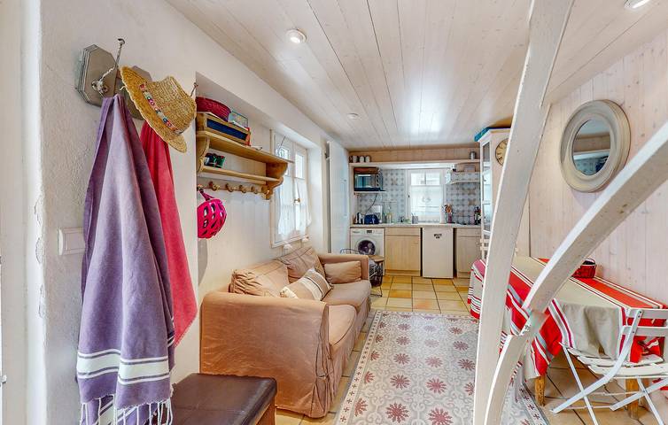 Cozy Beach Apartment with Amenities & Parking in Ars-en-Ré, Ile de Re