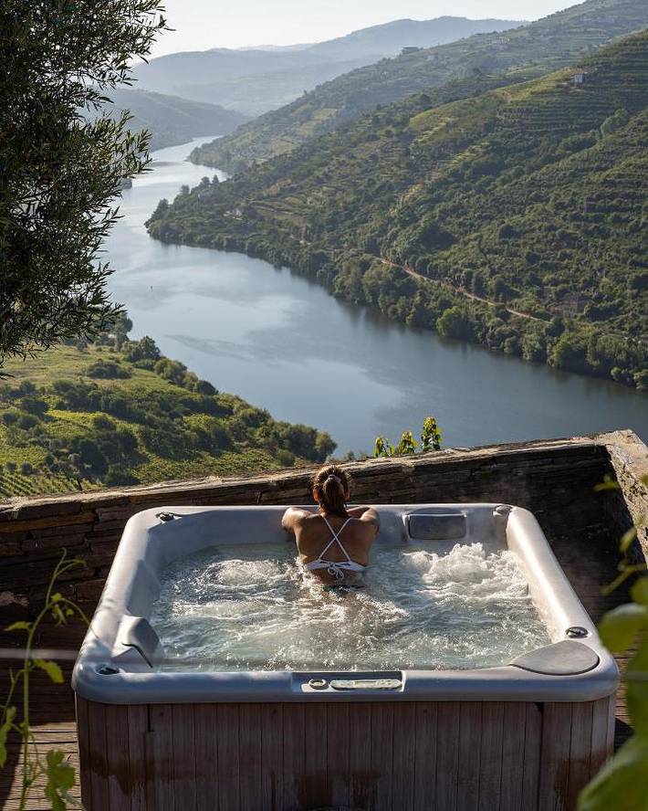 Maison d’hôte pour 3 personnes, avec Balcon et Terrasse ainsi que Jacuzzi et Jardin dans Mesão Frio