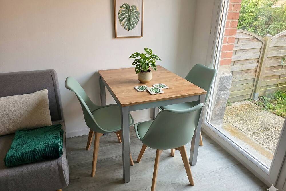 Ganze Wohnung, Le 28 : Studio - Terrace & Garden (Near Tram) in Valenciennes, Valenciennes und Umgebung