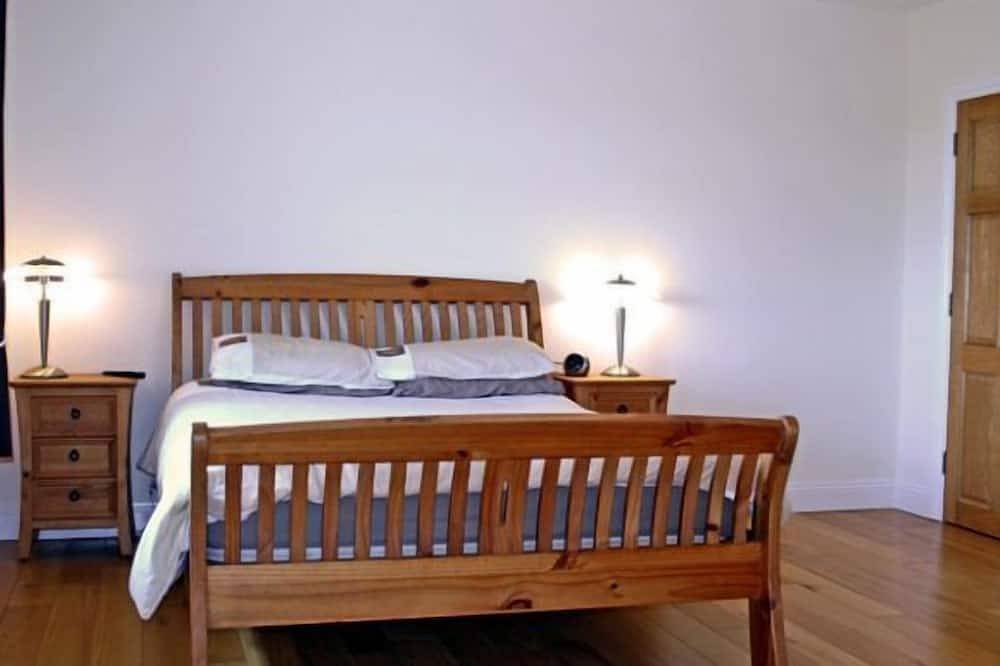 Entire apartment, Walk to Omey beach & the village 