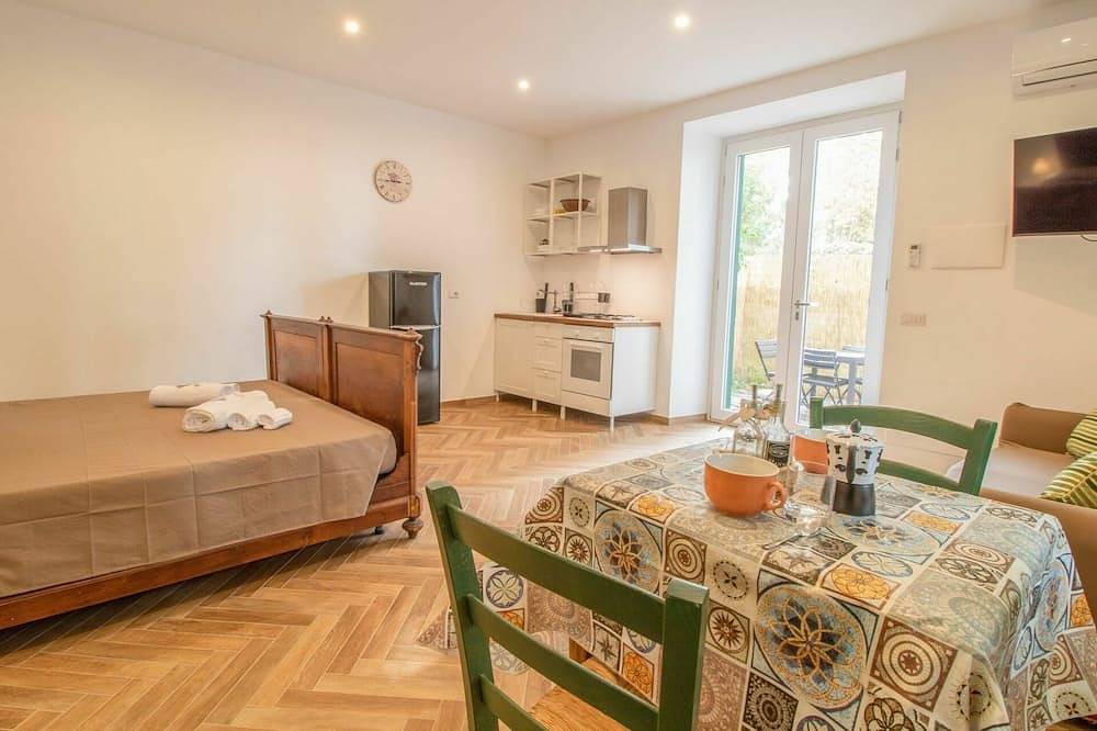 Entire apartment, Nice apartment for 2 people with A/C, Tv and pets allowed in Bolsena, Lake Bolsena