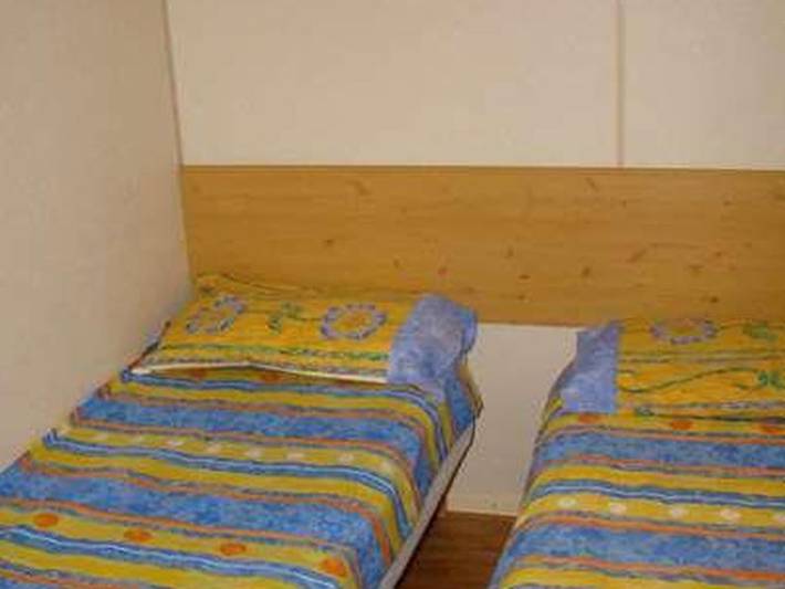 Mobil home pour 4 personnes, avec piscine et terrasse à La Cassagne - 4