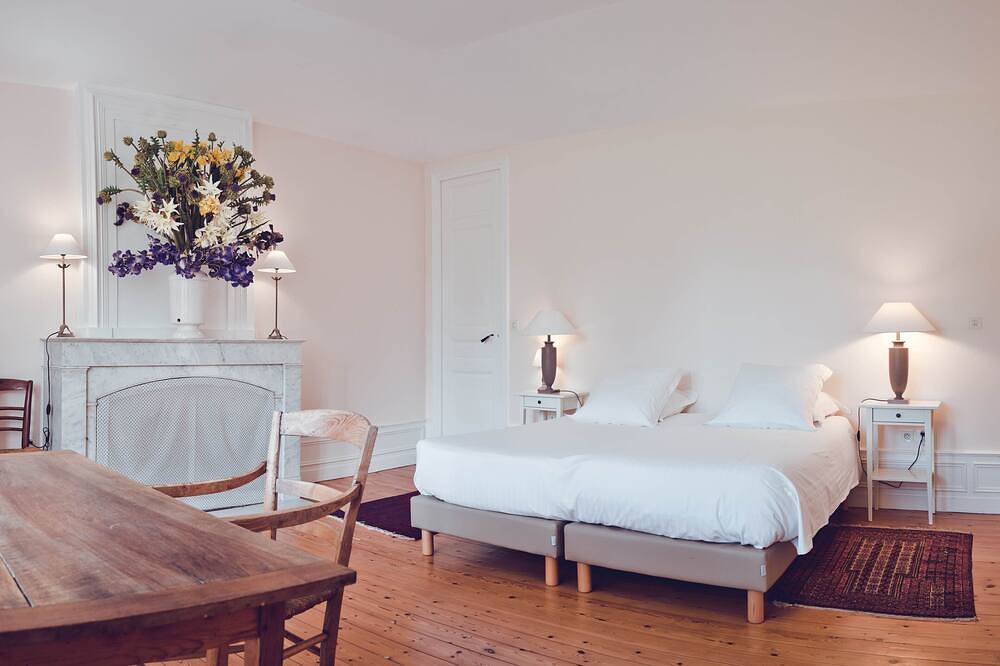 La Petite Maison, 14 p., at the beautiful “Domaine de Vincenti » in Divajeu, Die region