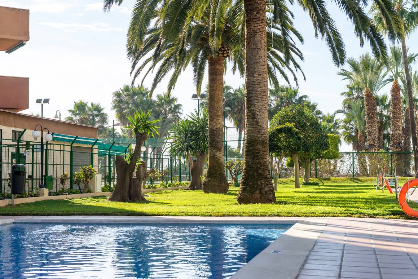 Appartement entier, Appartement Las Góndolas Playa 2 avec vue sur la mer, piscine partagée, balcon et Wi-Fi in Playa Puerta del Mar, Almuñecar