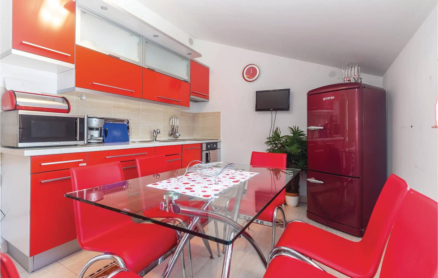 Geheel vakantieappartement, Gezellig appartement in de buurt van Crikvenica: 100 m van de kust, terras, wifi en parkeergelegenheid in Crikvenica, Primorje-Gorski Kotar